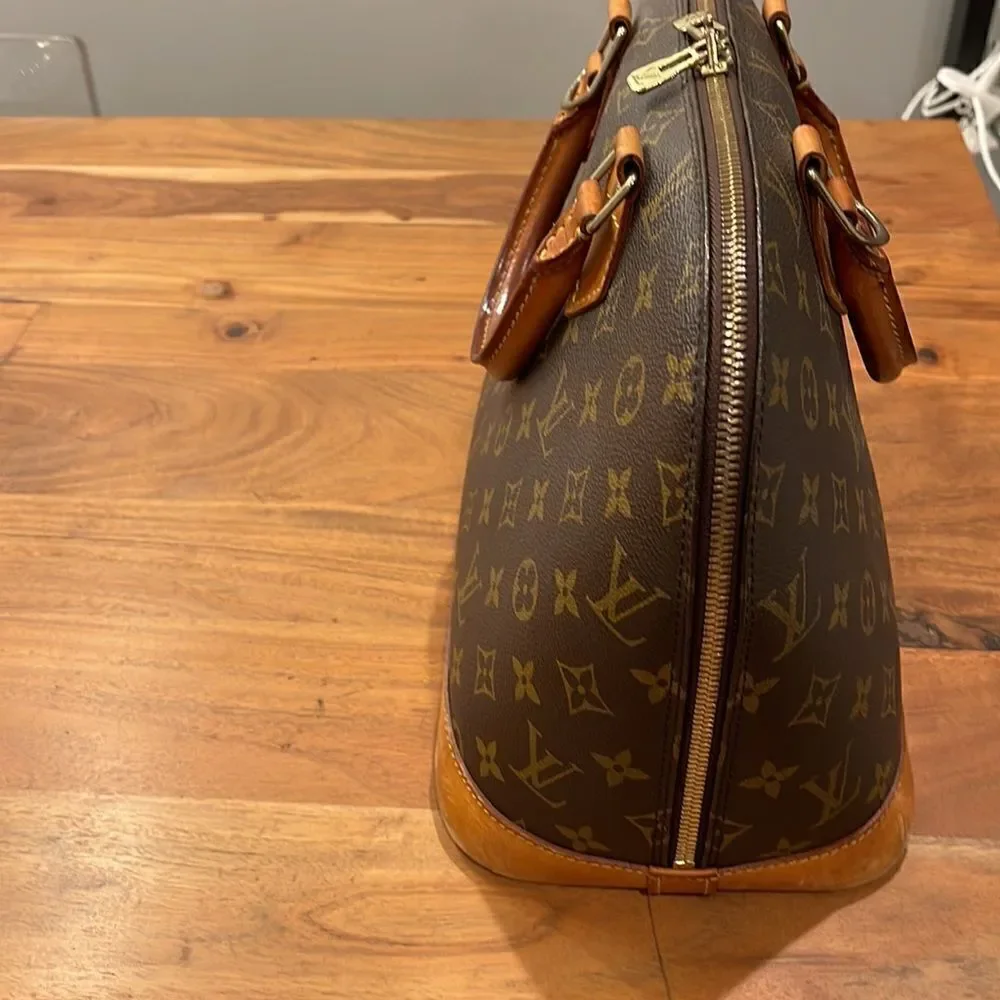 Rare. Authentic LV alma beg, vintage.